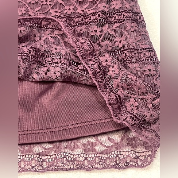 Max Studio Women’s Elegant Lace Floral Purple Top with Lace Sleeves Size Small - Picture 4 of 14